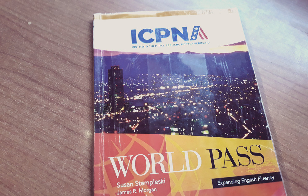 Uno de los libros de la serie World Pass del Intermedio 11 del ICPNA.